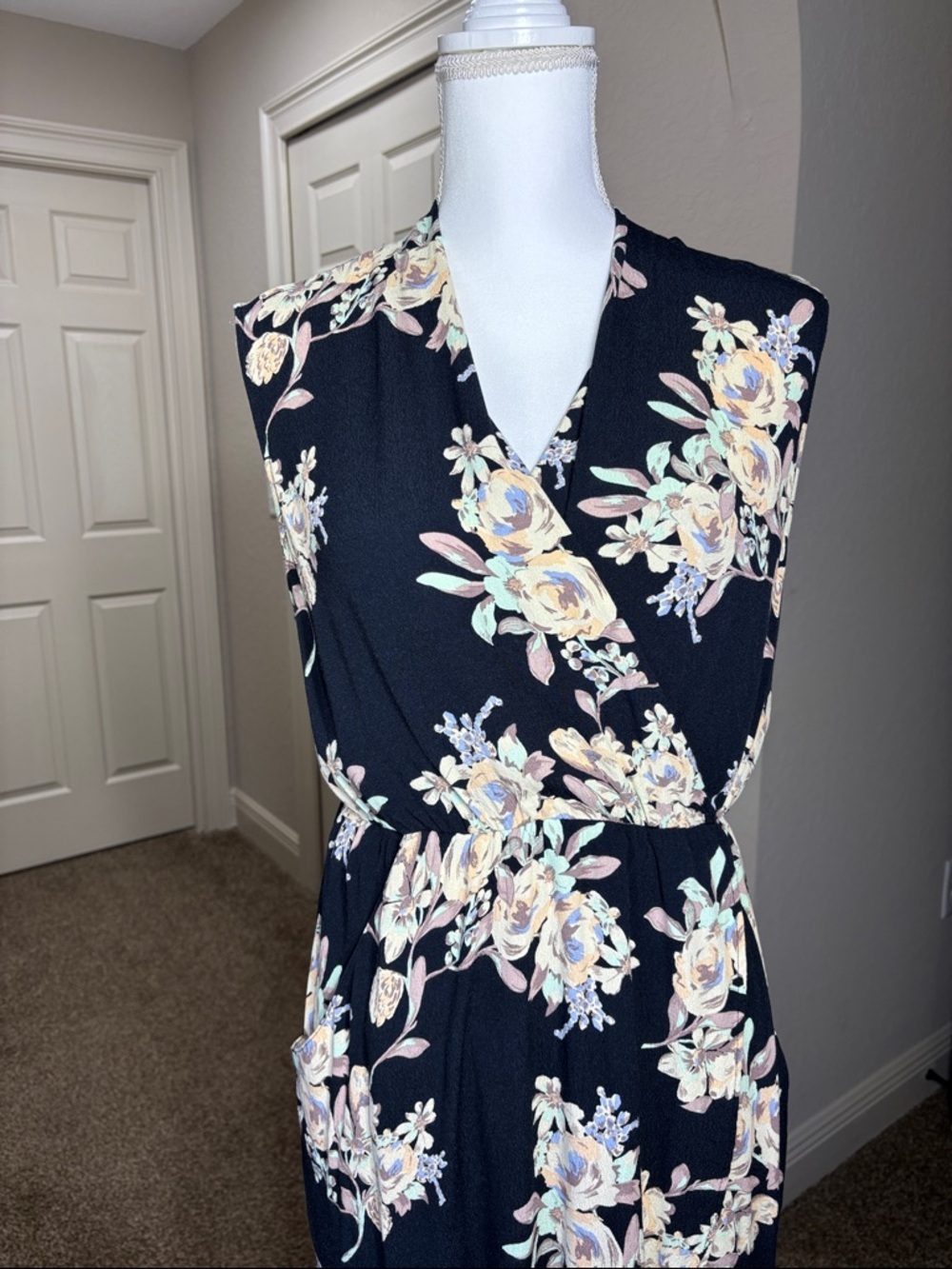 ASTR The Label Floral Faux-Wrap Maxi Dress Sleeveless V-Neck Boho Romantic L - Picture 4 of 10